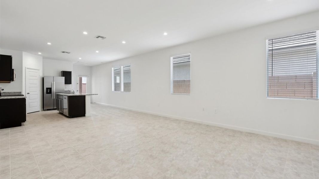 Spacious, unfurnished interior of a new home in Radiance at Superstition Vistas, Apache Junction (Image 15).