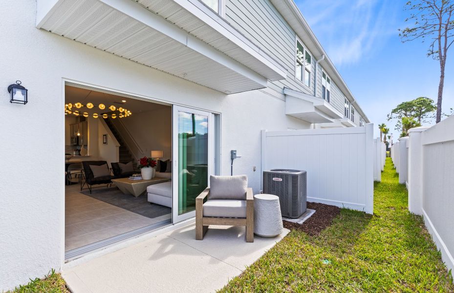 Representative exterior details of a home built from the Marigold by Pulte Homes in Harbor Square, Palm Bay (Image 3).