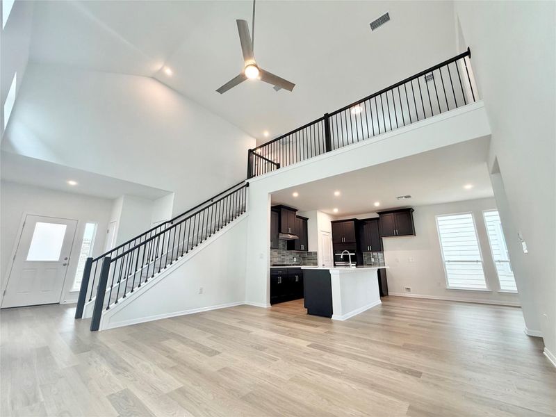 Spacious, unfurnished interior of a new home in Porter Country, Buda (Image 11).