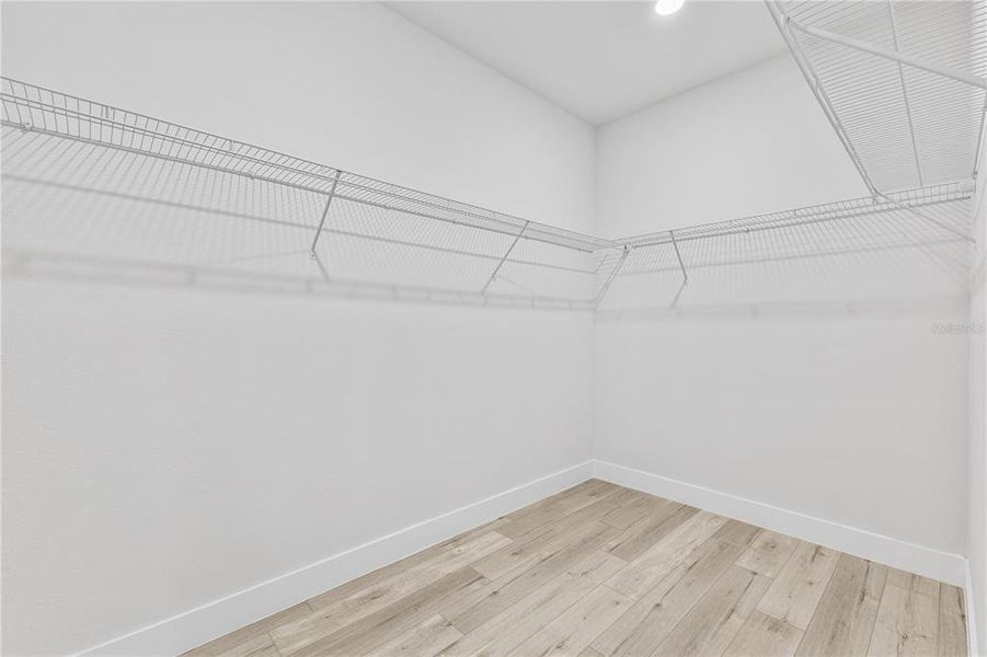 Spacious, unfurnished interior of a new home in , Citrus Springs (Image 10).