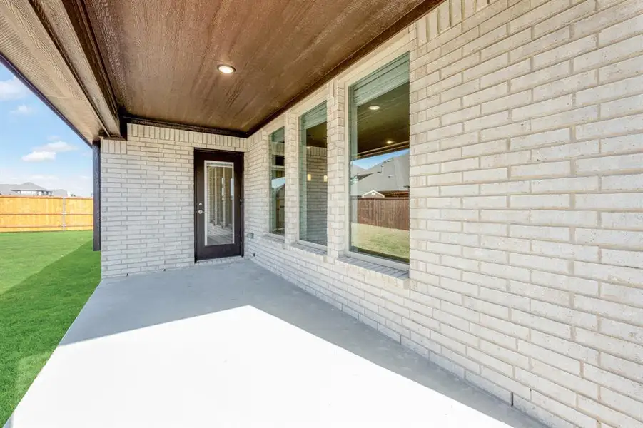 Exterior details and patio area of a home in Somerset, Mansfield (Image 3).