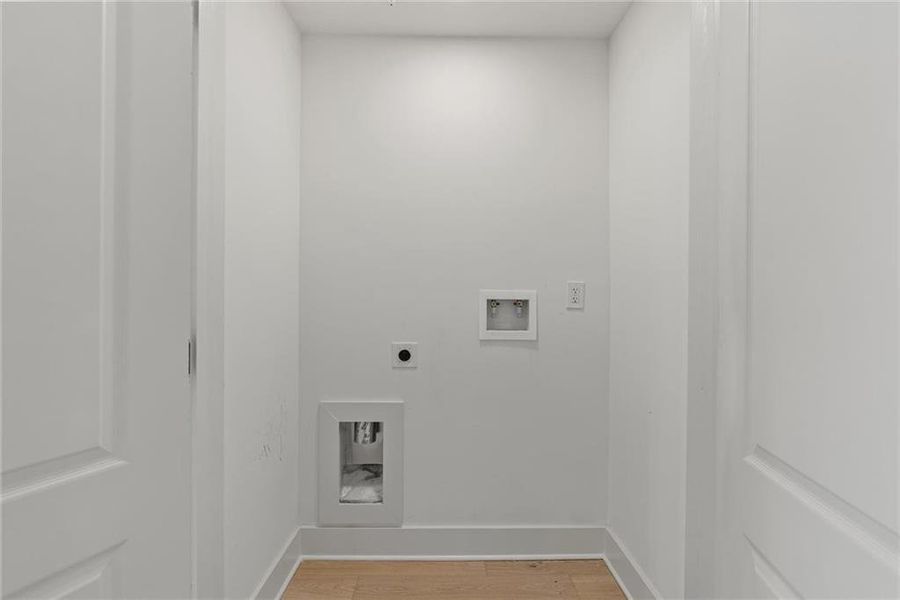 Spacious, unfurnished interior of a new home in , Peachtree City (Image 21).