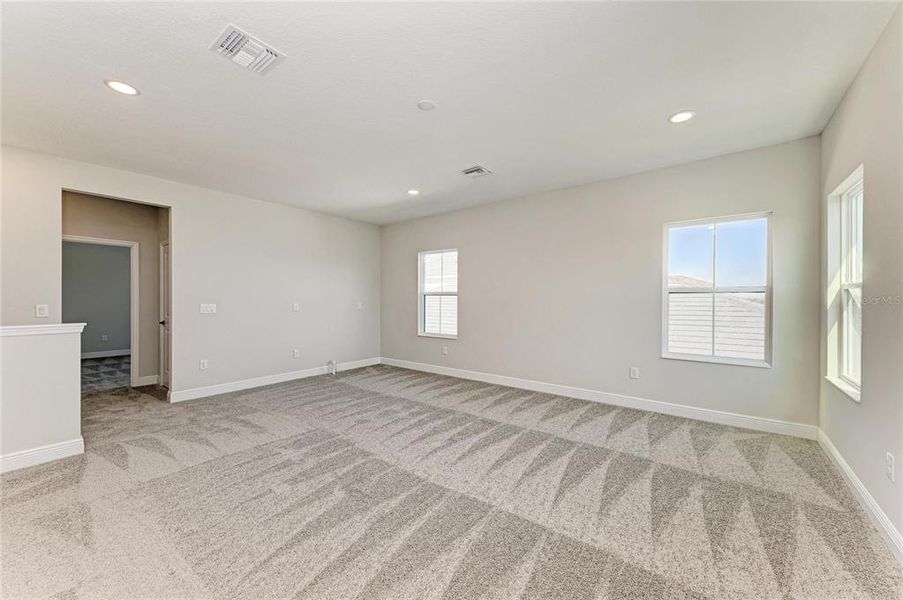 Spacious, unfurnished interior of a new home in Oakfield, Parrish (Image 31).