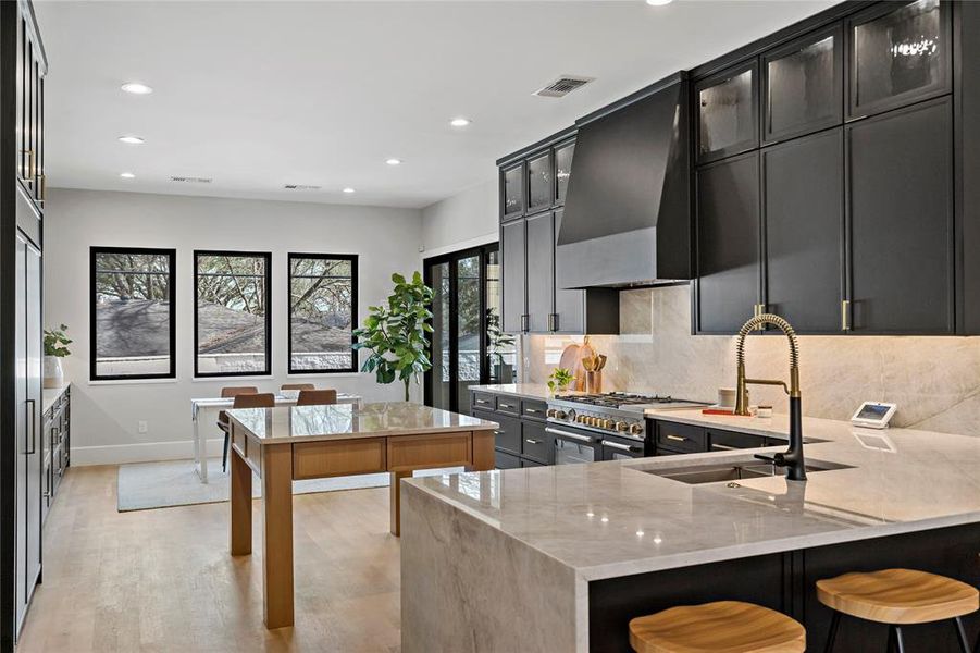 Another angled shot looking toward breakfast room & doors out to the screened deck