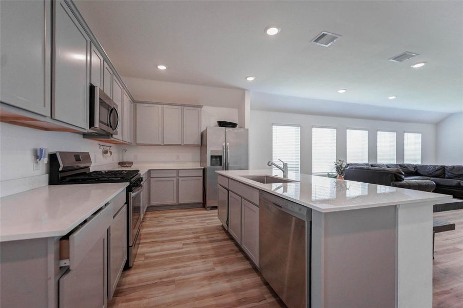 Gorgeous open-concept kitchen with quartz counters, large island, gas range, and SS appliances. Overlooks the living area—perfect for entertaining in Katy’s Sunterra community! Gorgeous open-concept kitchen with quartz counters, large island, gas range, and SS appliances. Overlooks the living area—perfect for entertaining in Katy’s Sunterra community!