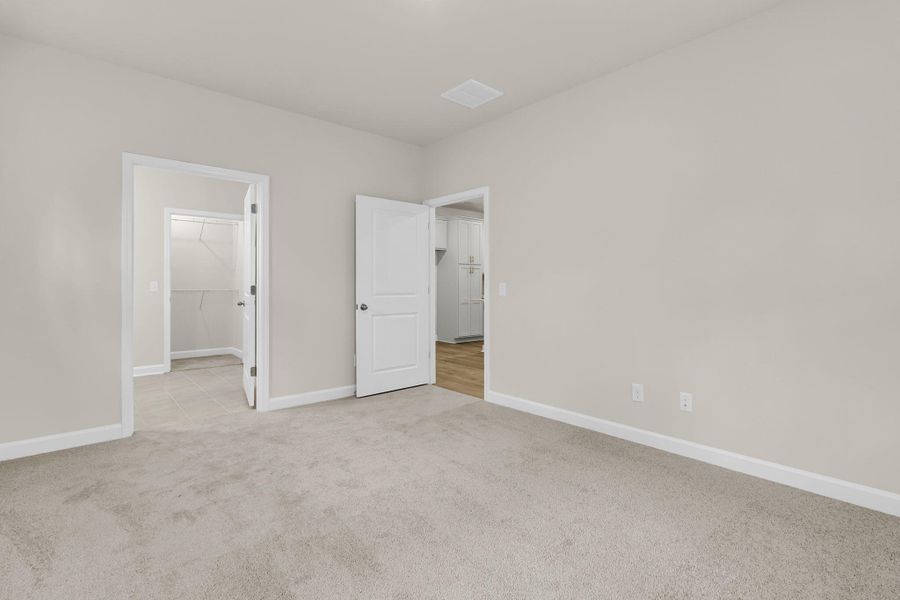 Spacious, unfurnished interior of a new home in , Summerville (Image 19).