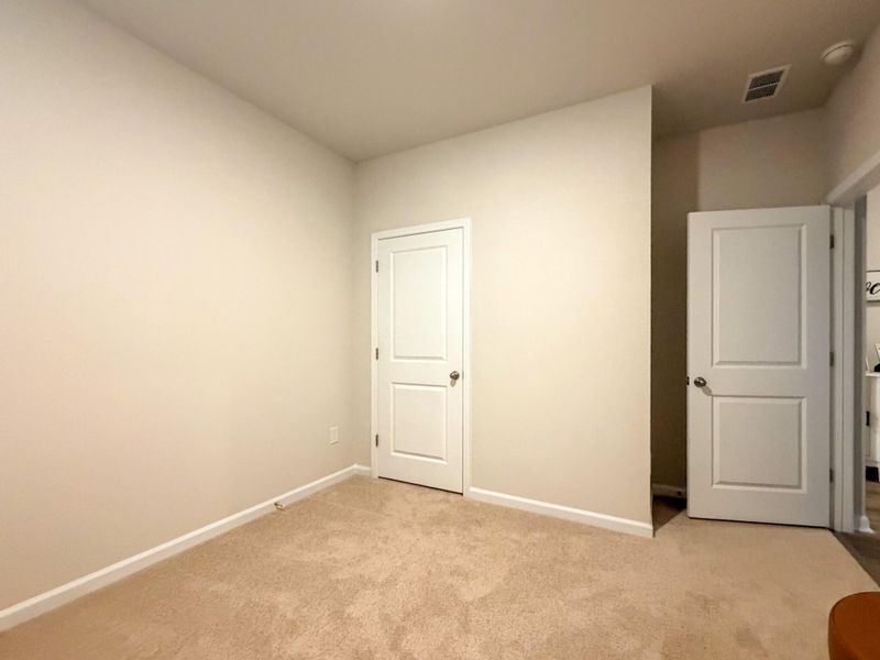 Spacious, unfurnished interior of a new home in , Longs (Image 25).