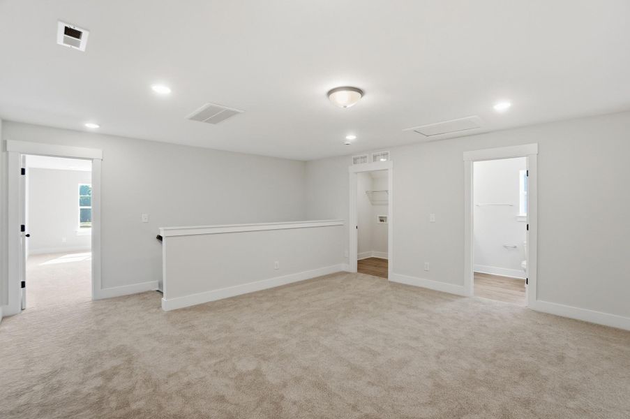 Spacious, unfurnished interior of a new home in Blythe Mill Townhomes, Waxhaw (Image 23).