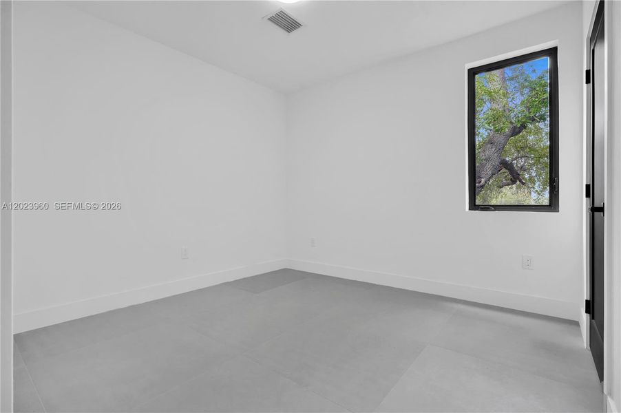 Spacious, unfurnished interior of a new home in , Miami (Image 19).