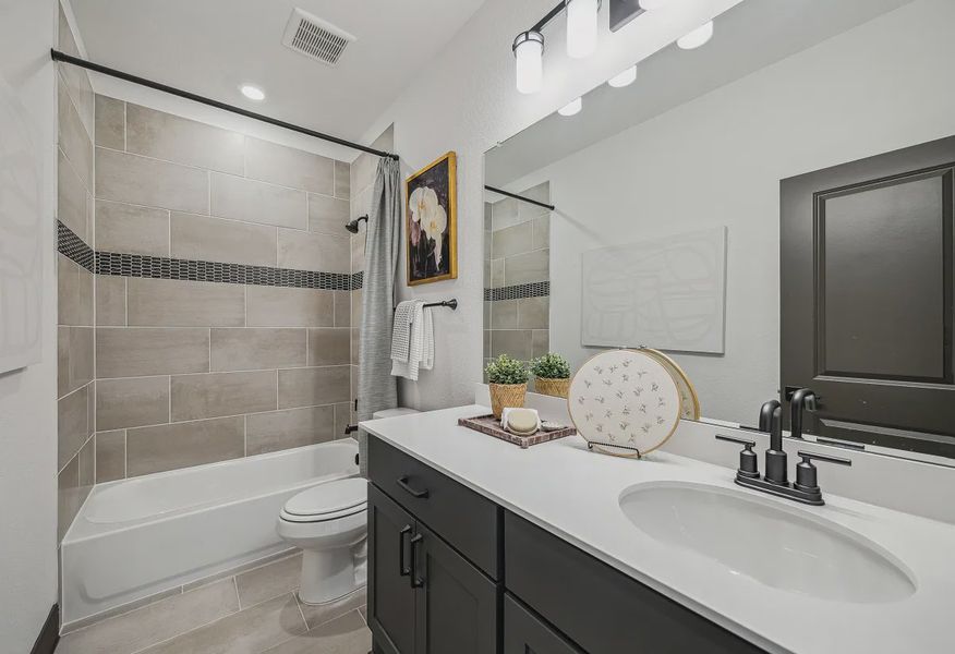 Plan 4069 Bath 3 - Staged - 22 of 25