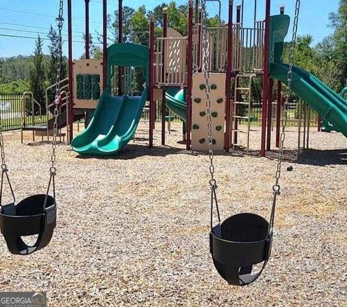 Community amenities in Oakchase at Hampton, Hampton (Image 37).