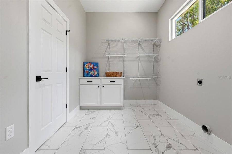 Spacious, unfurnished interior of a new home in , High Springs (Image 28). Spacious, unfurnished interior of a new home in , High Springs (Image 28).