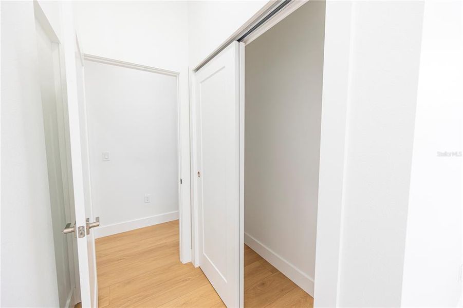 Spacious, unfurnished interior of a new home in , St. Petersburg (Image 22).