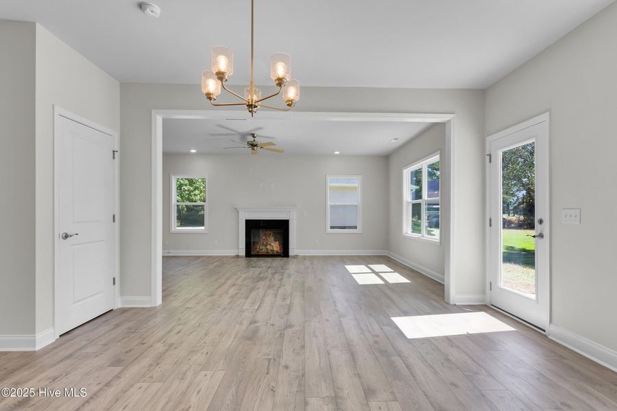 Spacious, unfurnished interior of a new home in Fairfield Harbour, New Bern (Image 17).