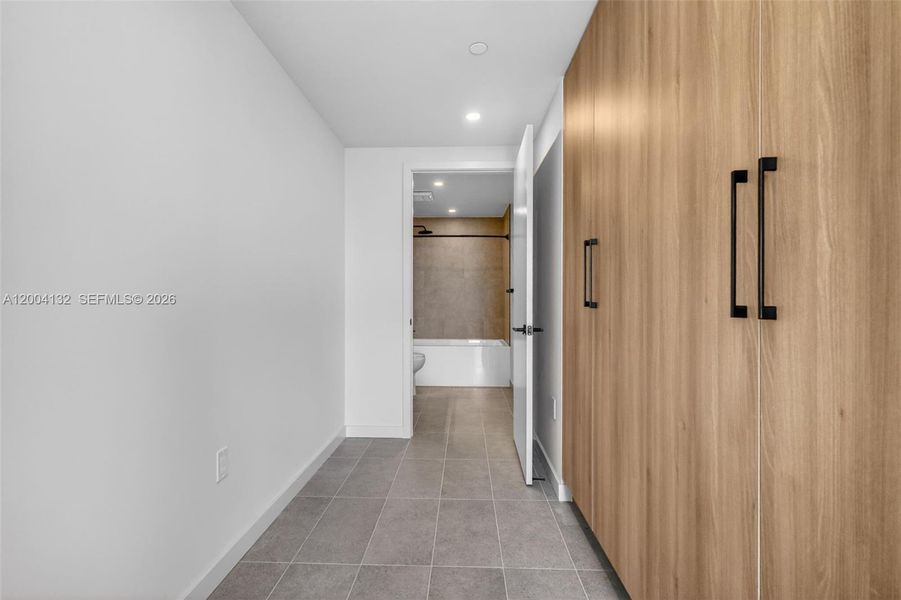 Spacious, unfurnished interior of a new home in , Miami (Image 20).