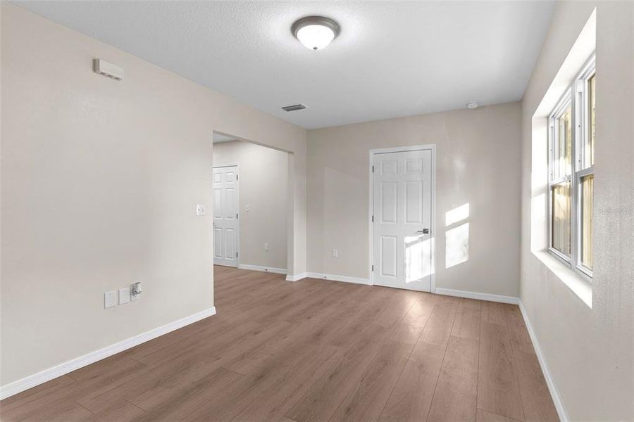 Spacious, unfurnished interior of a new home in , Auburndale (Image 23).