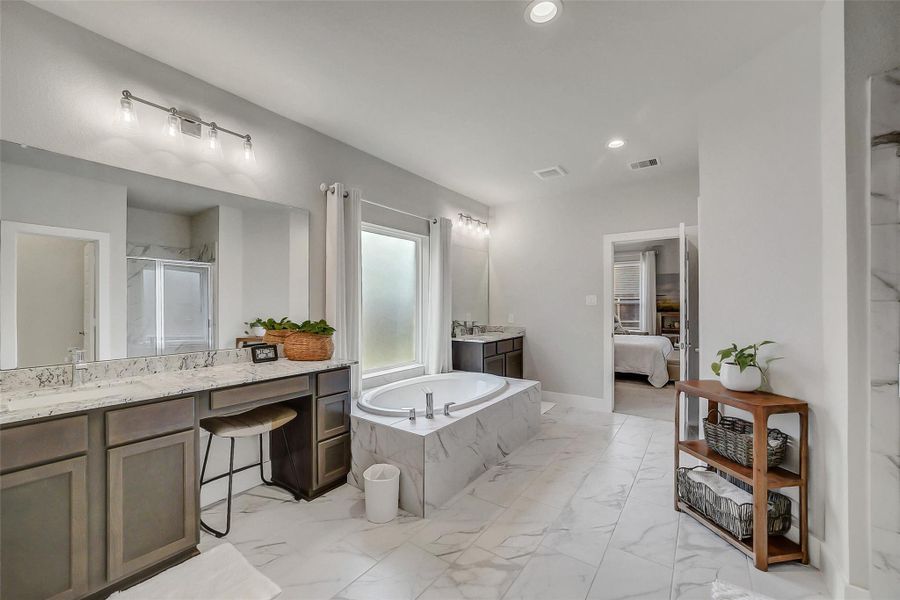 Furnished interior view inside a new home in Beacon Hill, Waller (Image 37).