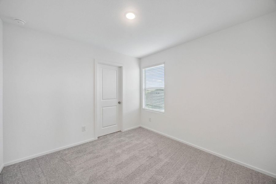 Spacious, unfurnished interior of a new home in Stokesbury, Waller (Image 32).