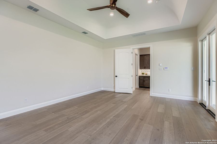 Spacious, unfurnished interior of a new home in The Bluff At The Dominion, San Antonio (Image 23).