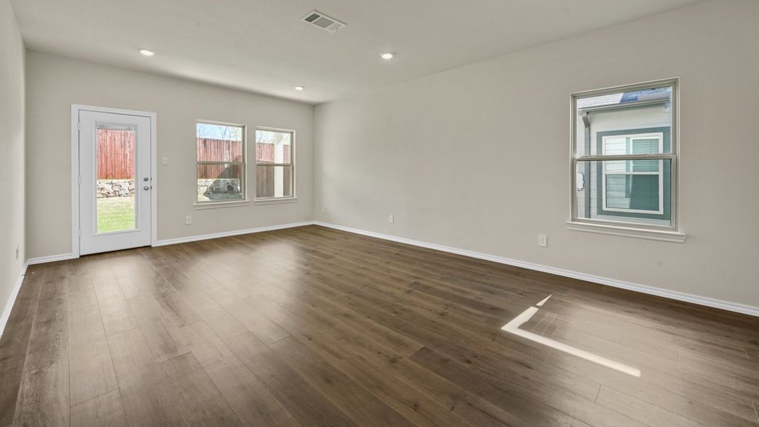 Spacious, unfurnished interior of a new home in Northspur, Terrell (Image 15).