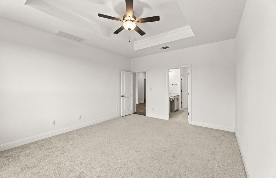 Spacious, unfurnished interior of a new home in Saddleback at Santa Rita Ranch, Liberty Hill (Image 18).