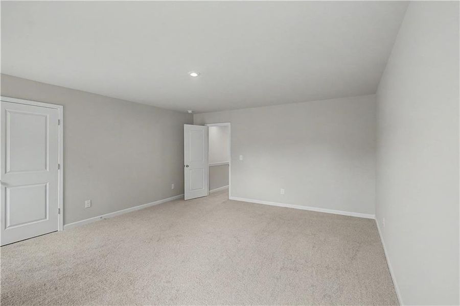 Spacious, unfurnished interior of a new home in Meadow Pines, Dallas (Image 19).