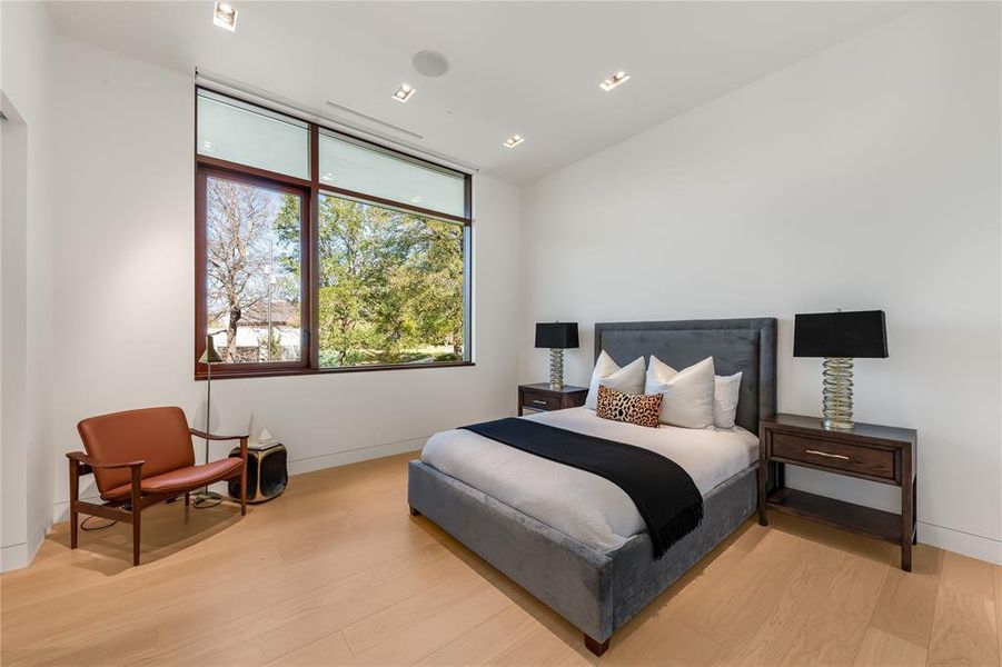 Furnished interior view inside a new home in , Fort Worth (Image 5).