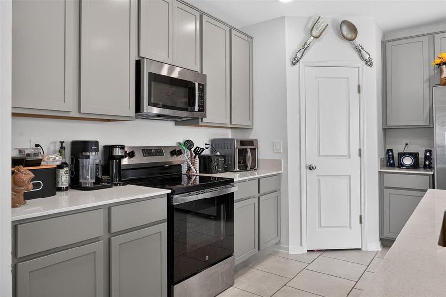Furnished interior view inside a new home in , Lake Wales (Image 9).