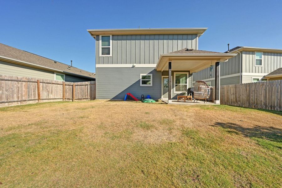 Exterior details and patio area of a home in Porter Country, Buda (Image 21).