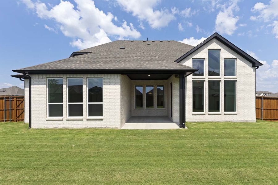 Exterior details and patio area of a home in Nelson Lake, Rockwall (Image 4).