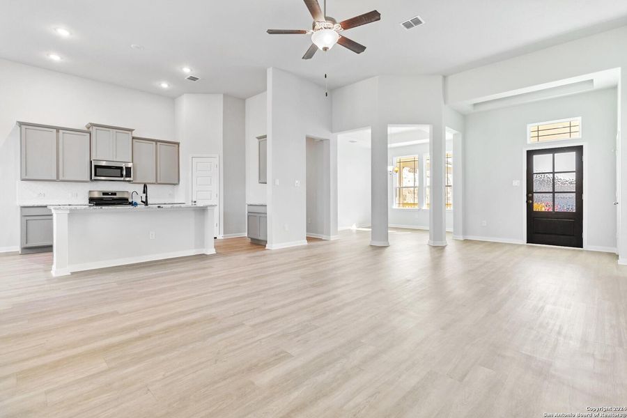 Spacious, unfurnished interior of a new home in Jordan's Ranch, San Antonio (Image 18).