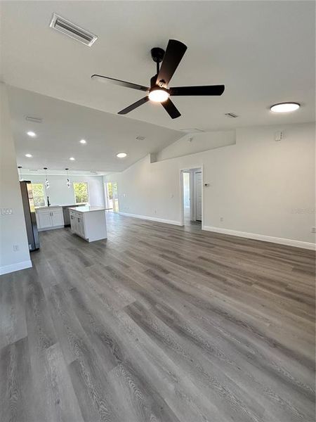 Spacious, unfurnished interior of a new home in , Dunnellon (Image 27). Spacious, unfurnished interior of a new home in , Dunnellon (Image 27).