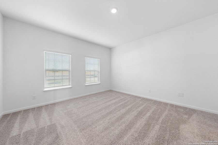 Spacious, unfurnished interior of a new home in Rosewood Estates, Lytle (Image 15).