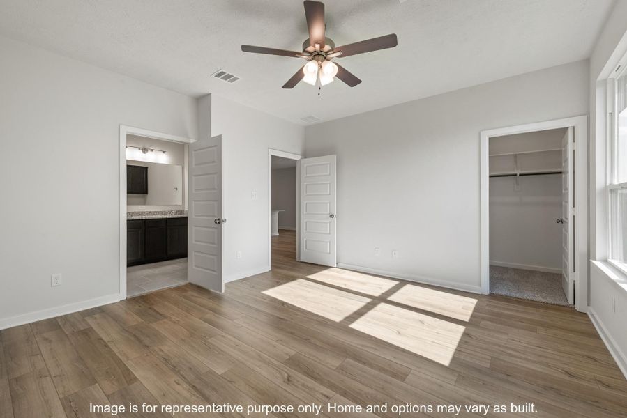Spacious, unfurnished interior of a new home in , Brenham (Image 8).