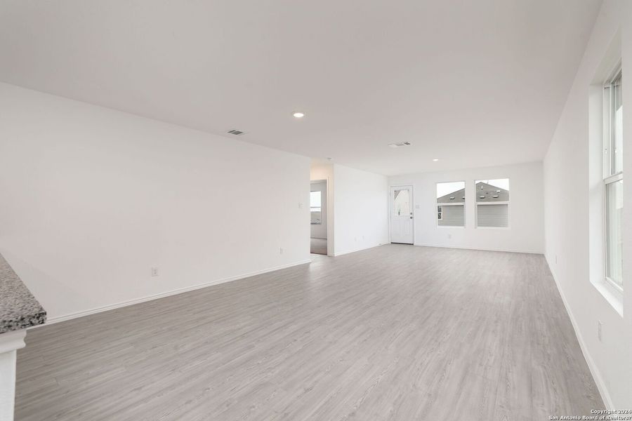 Spacious, unfurnished interior of a new home in Silos: Cottage, San Antonio (Image 9). Spacious, unfurnished interior of a new home in Silos: Cottage, San Antonio (Image 9).