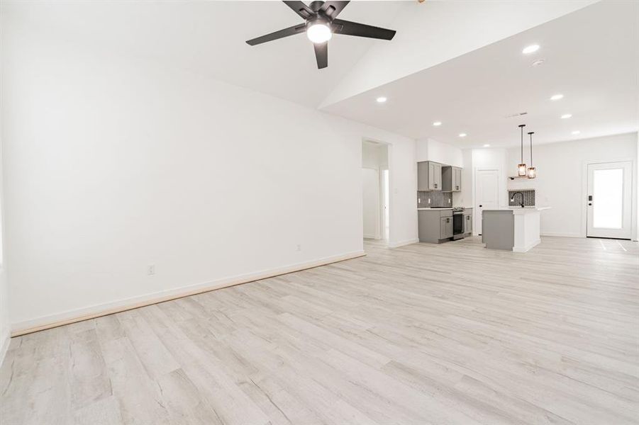 Spacious, unfurnished interior of a new home in , Dallas (Image 20).