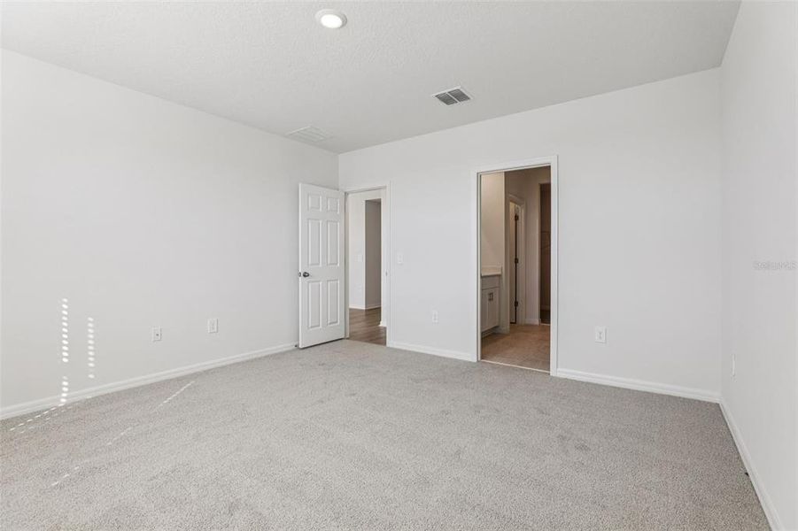 Spacious, unfurnished interior of a new home in Lake Deer Estates - Signature Series, Poinciana (Image 30).