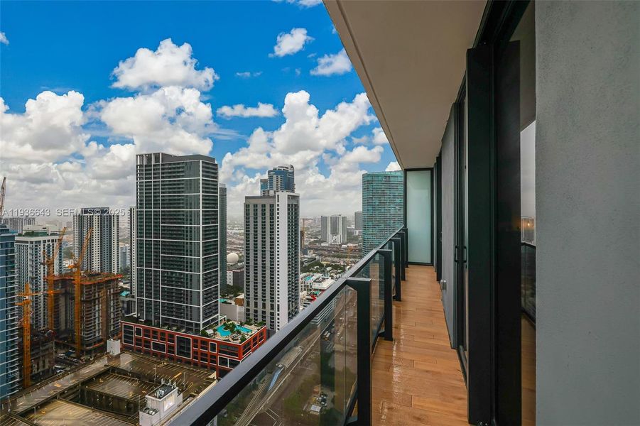 Condo located in Miami, FL showcasing its design and architecture (Image 24).