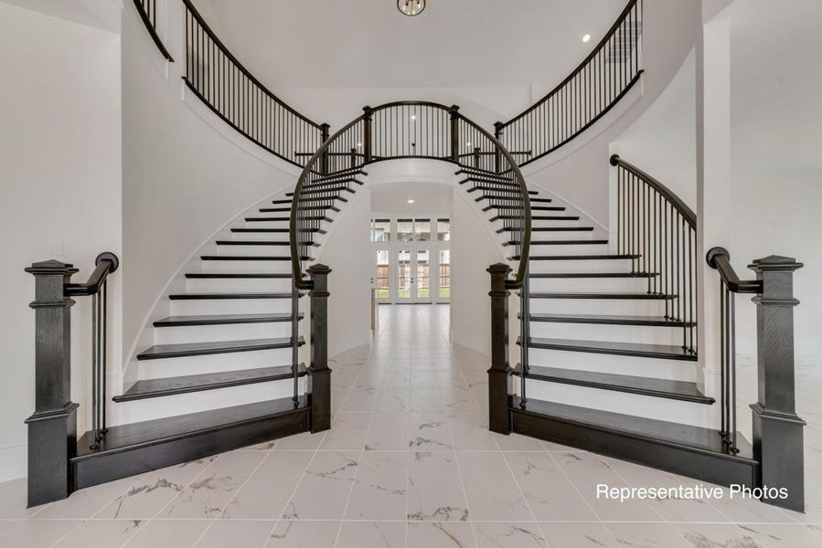 Representative unfurnished interior of a home built from the Grandview by Grand Homes in Dominion of Pleasant Valley, Wylie (Image 13).