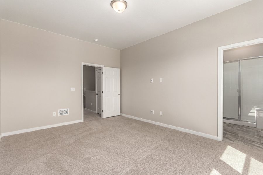 Spacious, unfurnished interior of a new home in Painted Prairie, Aurora (Image 15).