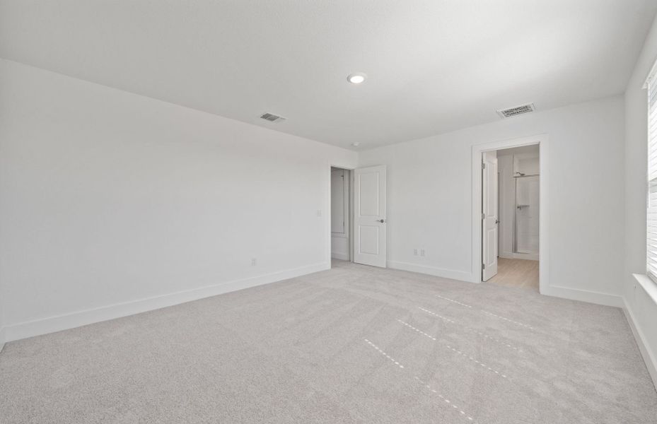 Spacious, unfurnished interior of a new home in Crosswinds, Kyle (Image 39).