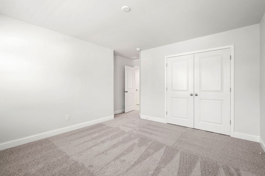 Spacious, unfurnished interior of a new home in Waterways, Richmond Hill (Image 30).