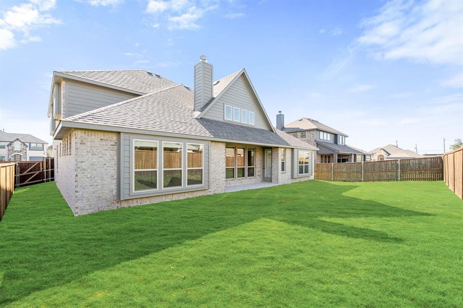 Exterior details and patio area of a home in Somerset Classic 70s & 80s, Mansfield (Image 21).