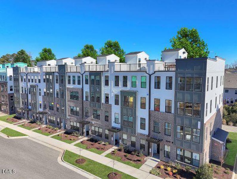 P_RAL_TWW_Tessa_Julianne_Model_EXT_3QF_3