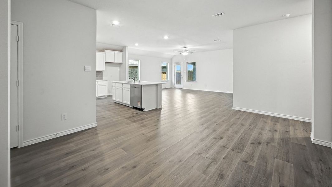 Spacious, unfurnished interior of a new home in Lilybrooke at Legacy Hills, Celina (Image 9).