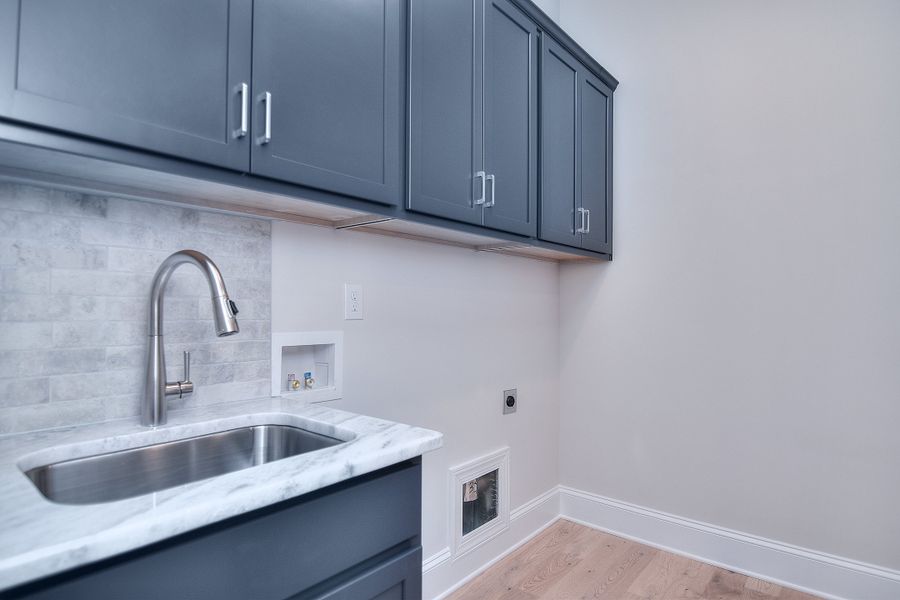 Representative interior finishes for a home built from the St Andrews by Greybrook Homes in Edmunds Farm, Clover (Image 16).