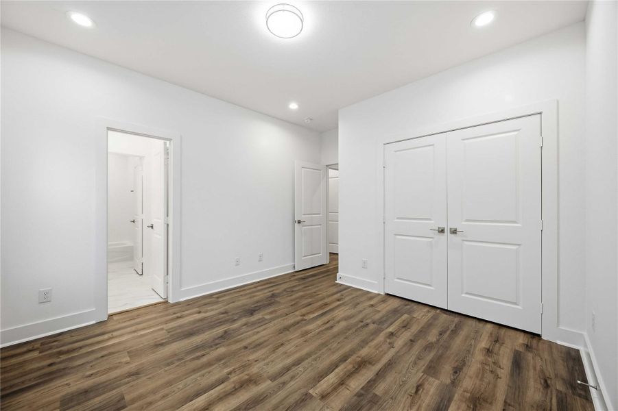 Spacious, unfurnished interior of a new home in , Houston (Image 24).