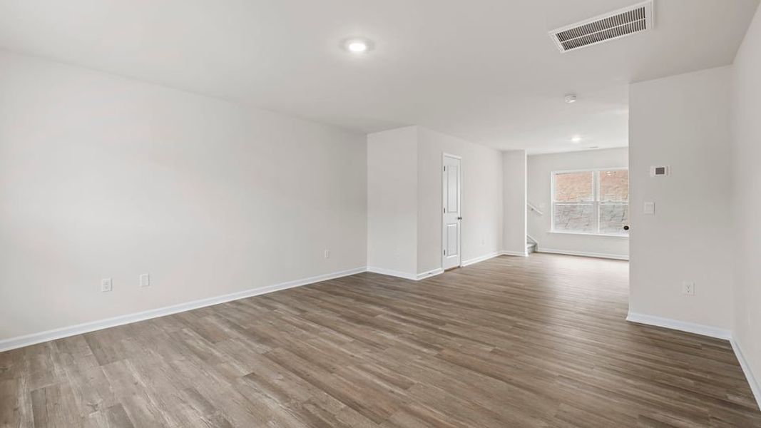 Spacious, unfurnished interior of a new home in Hawk Ridge, Anderson (Image 15).