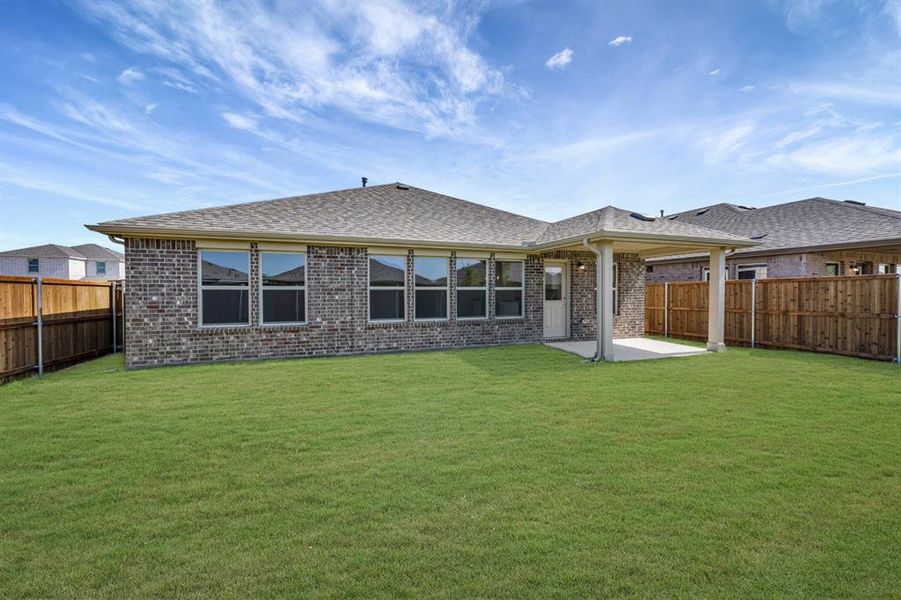 Exterior details and patio area of a home in Mobberly Farms, Pilot Point (Image 4).
