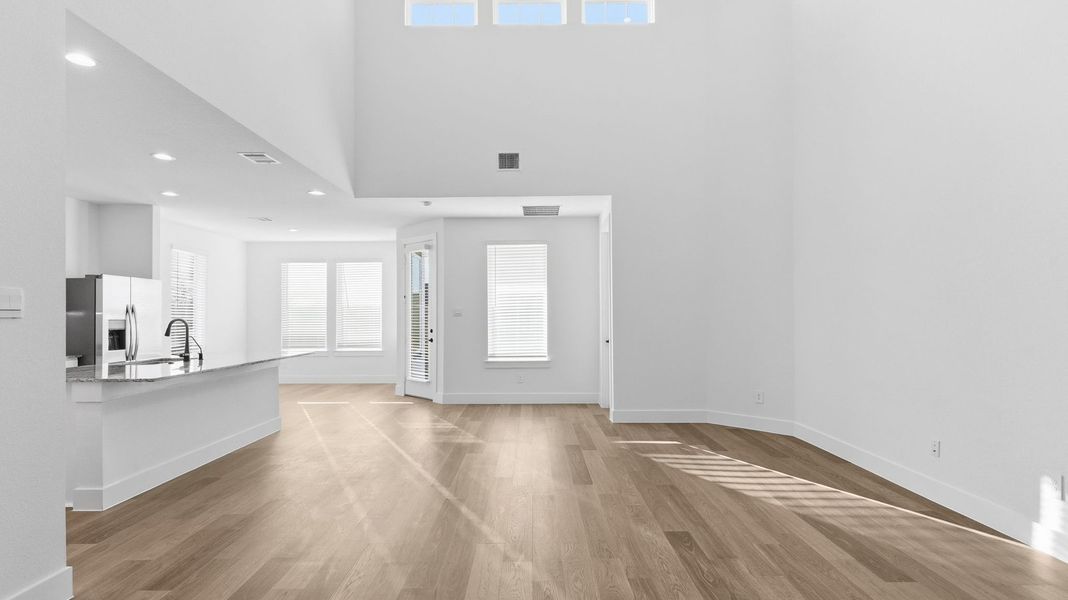 Spacious, unfurnished interior of a new home in Alexander, Pearland (Image 14).
